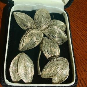 Vintage 'spun silver' clip-on earrings & Brooch